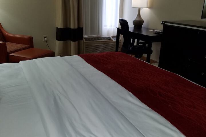 Room 27 of 71