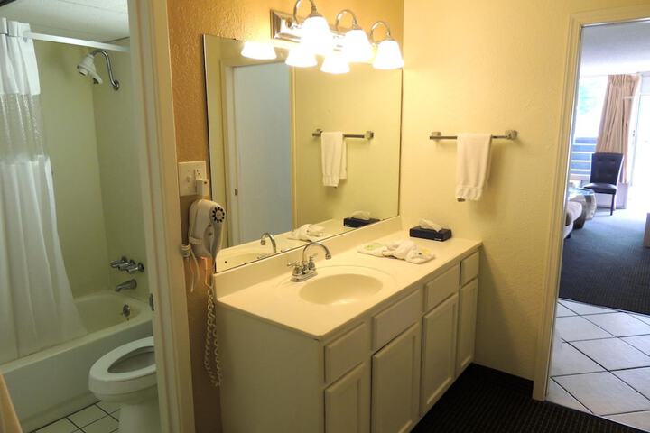 Carmel Inn & Suites