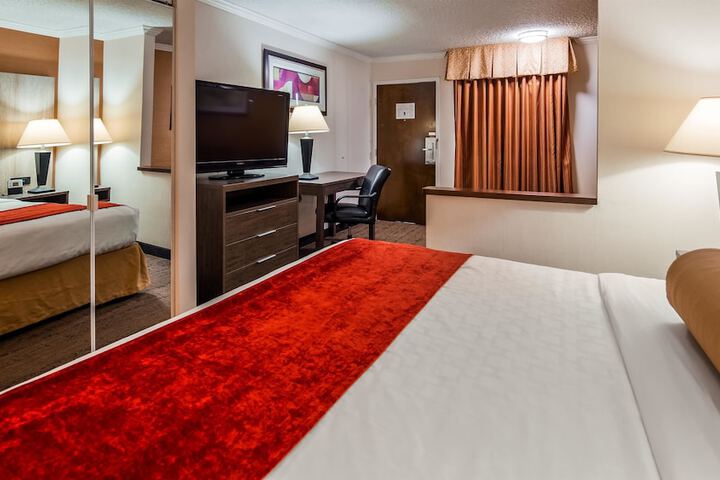 Room 17 of 28