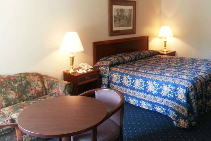 Room 28 of 33