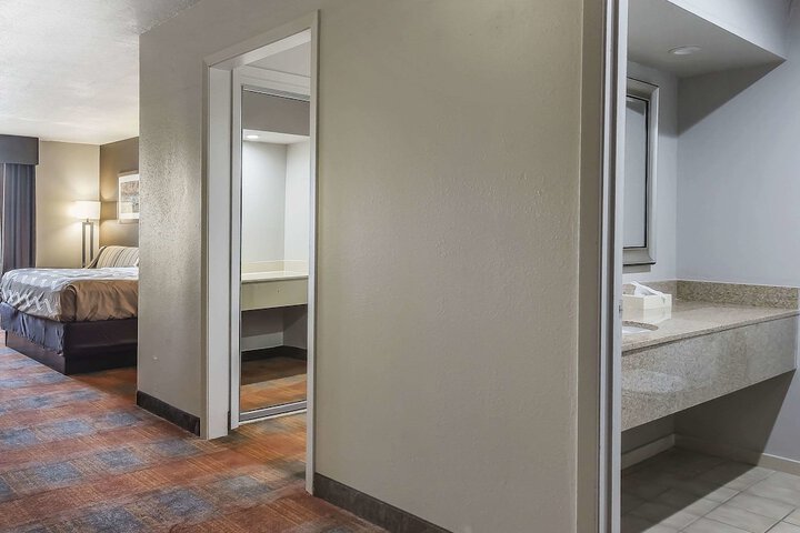 Room 45 of 62
