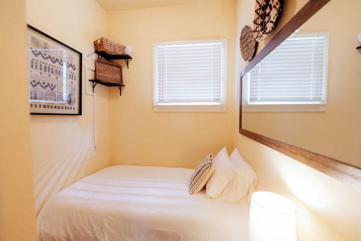 Room 100 of 353