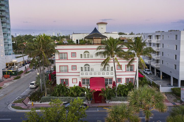 Hotel 2 of 64