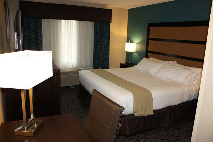 Room 10 of 32