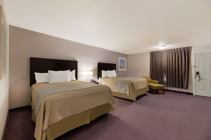 Room 12 of 30