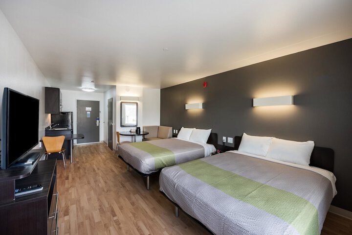 Room 27 of 34