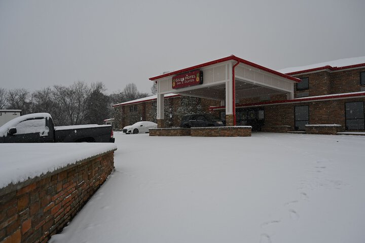 Giles Hotel Inn & Suites