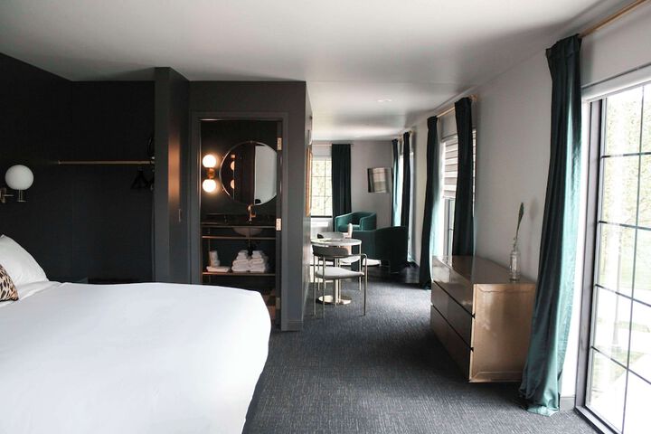 Room 28 of 32