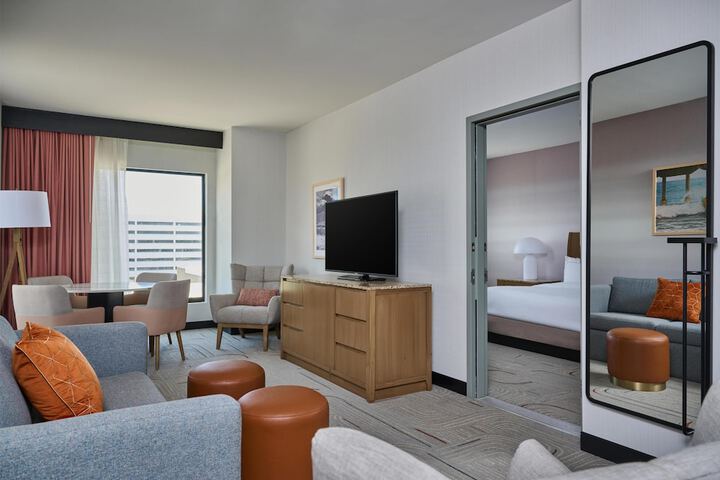 Hotel Zessa Orange County Airport a DoubleTree by Hilton