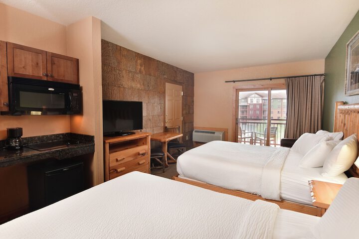 Wilderness at the Smokies – River Lodge Suites