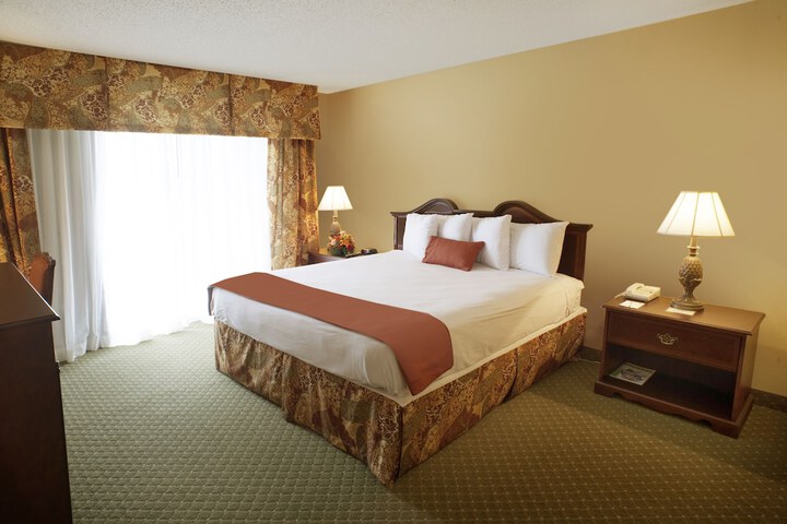 Room 10 of 32