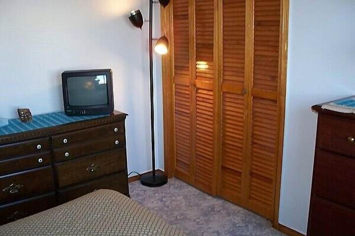 Room 11 of 32