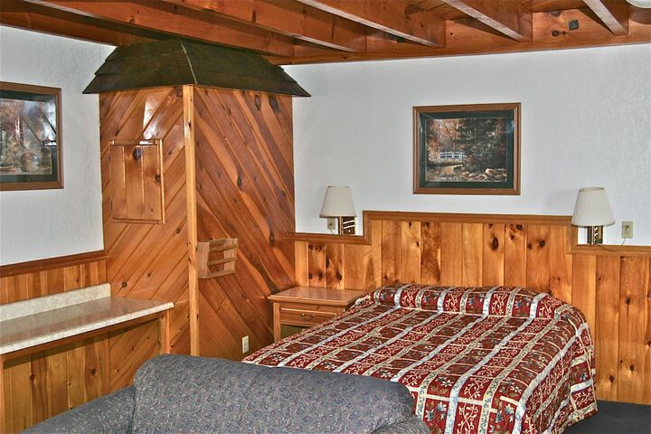 Room 18 of 105