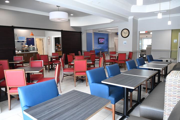 Holiday Inn Express & Suites Valdosta West - Mall Area by IHG
