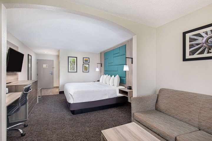 Room 22 of 38
