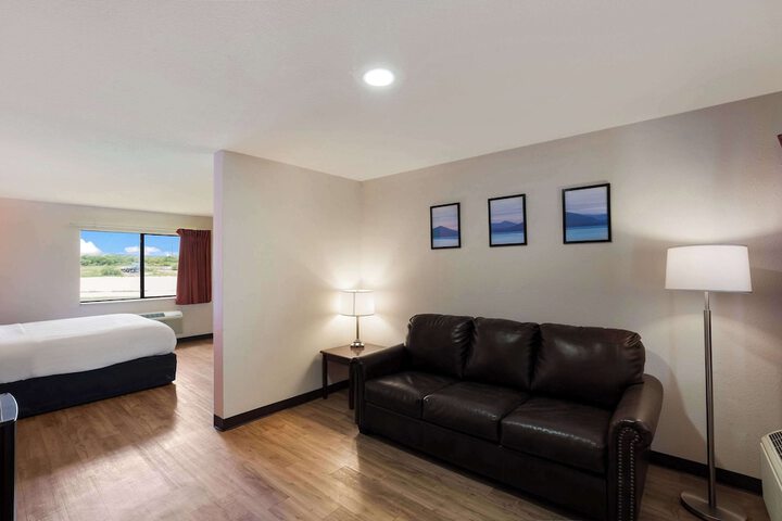Room 25 of 46