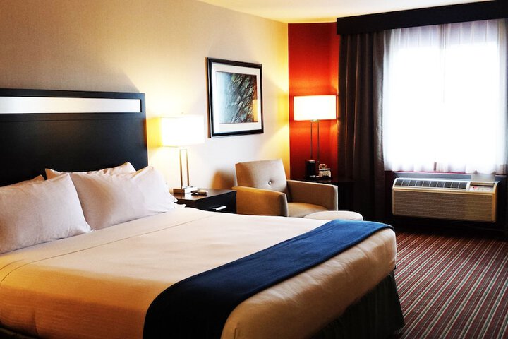 Room 4 of 18
