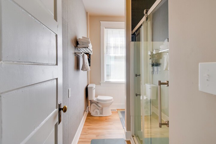 Waterfront Portsmouth Apt: 1 / 2 Mi to Dtwn & Ferry