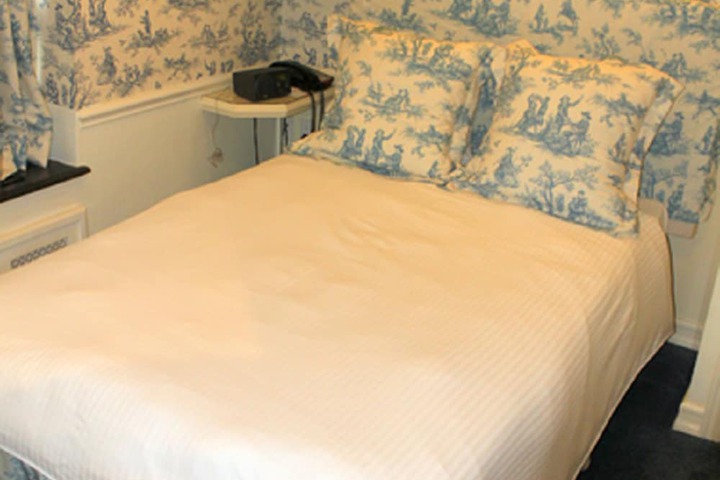 Room 26 of 84