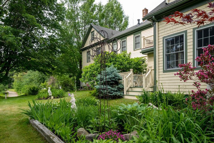 1802 House Bed and Breakfast