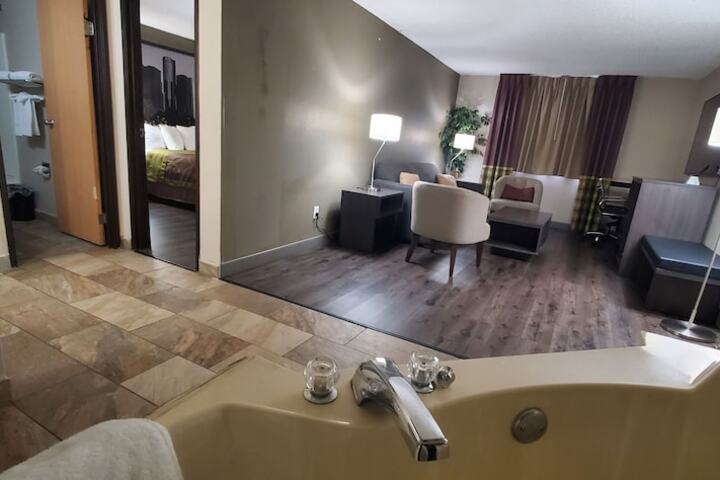 Room 14 of 27