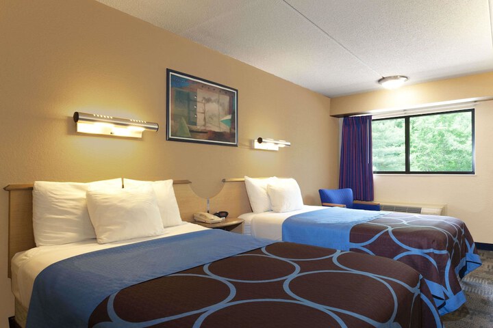 Room 6 of 15