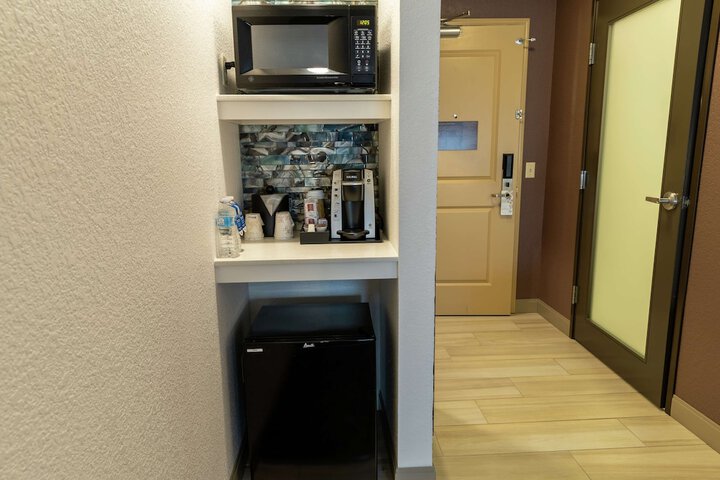 Lounge 78 of 92