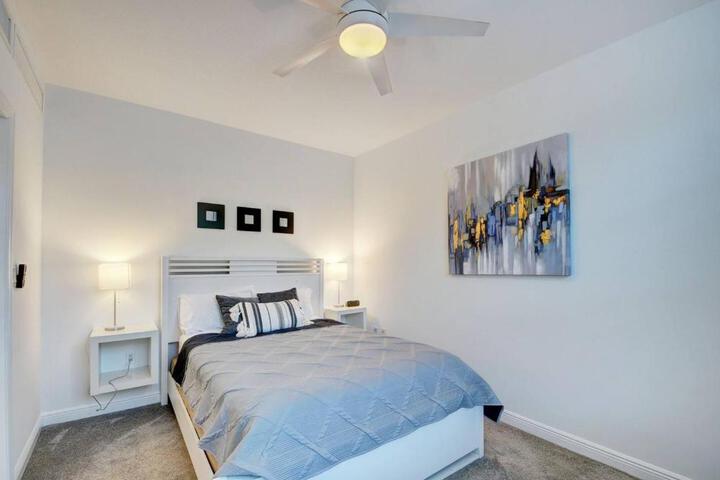 One bedroom in amazing condoBeach pass included!
