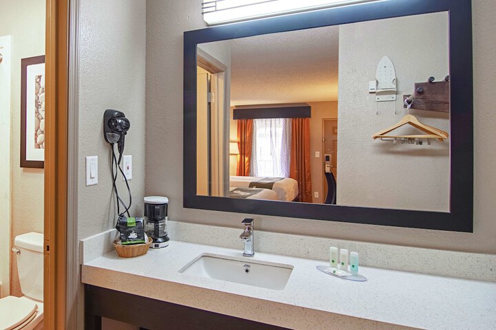 Room 22 of 46