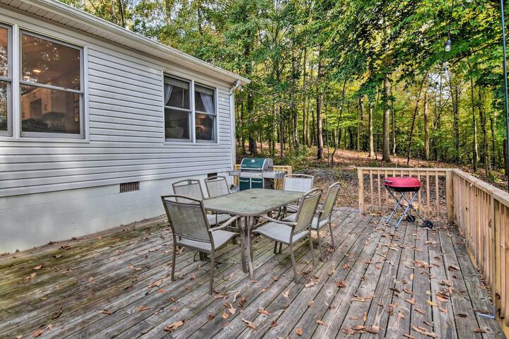 Lakefront Westminster Retreat w / Boat Dock!