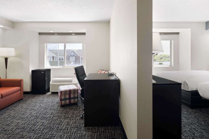 Room 11 of 36