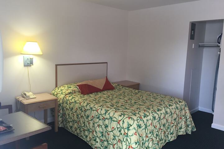 Room 9 of 20