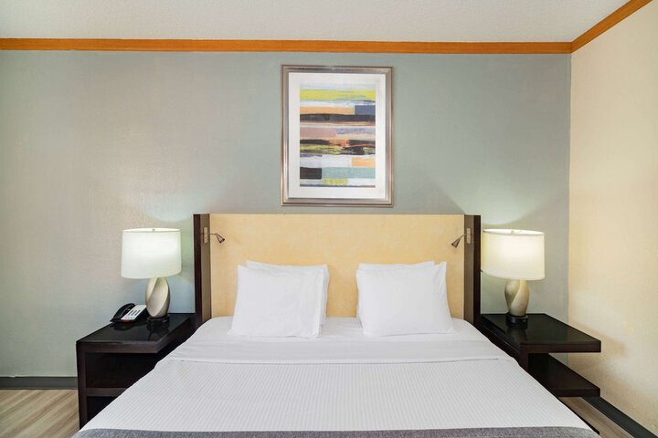 Room 34 of 70