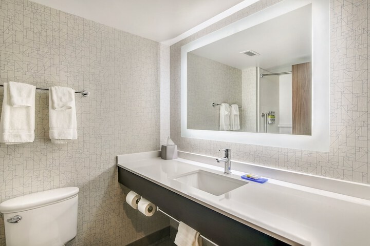 Holiday Inn Express & Suites Longview North by IHG