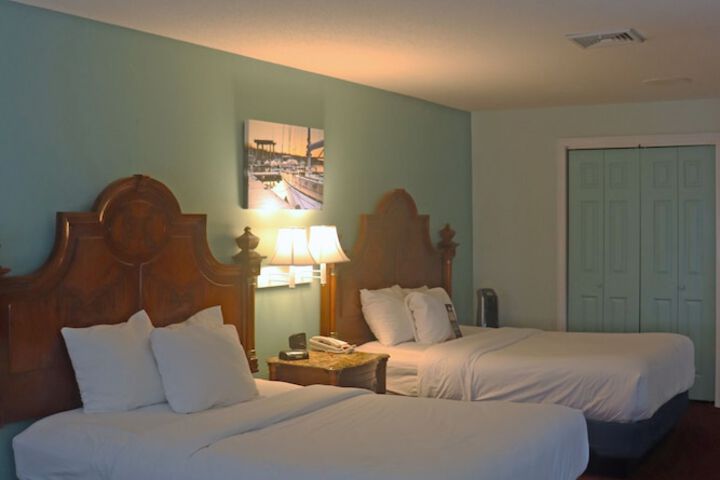 Room 73 of 199