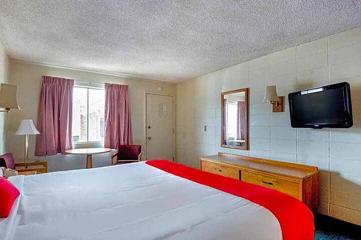 OYO Hotel Mauldin SC South Main Street
