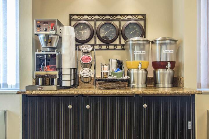 Breakfast/Coffee Service 34 of 39