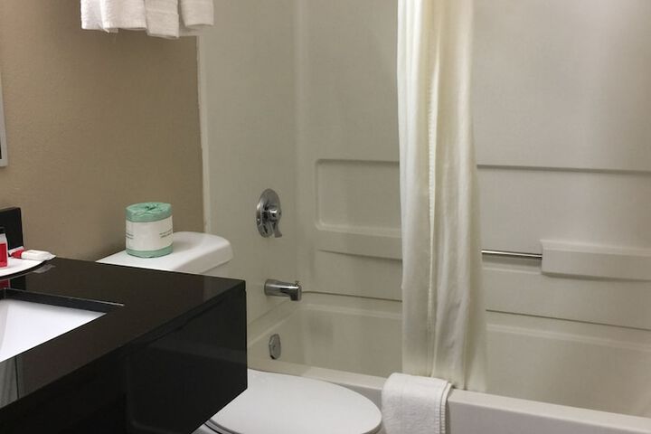 Room 17 of 28