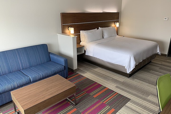 Room 76 of 103