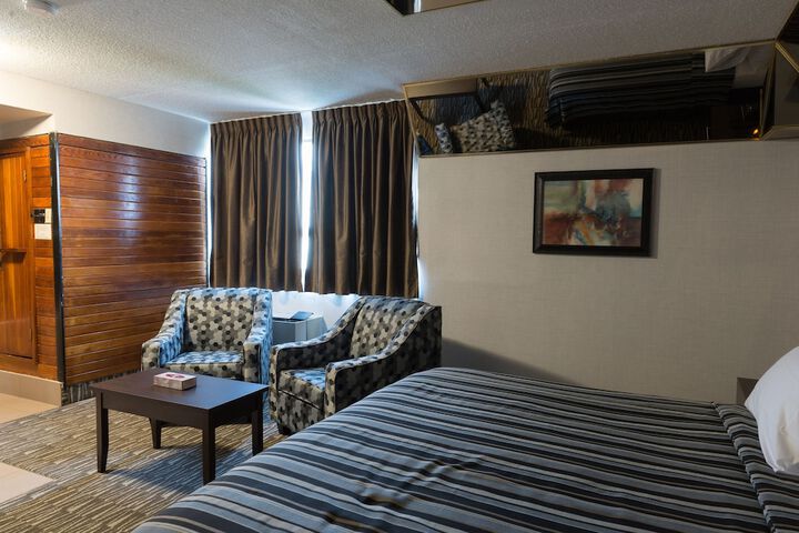 Room 28 of 32