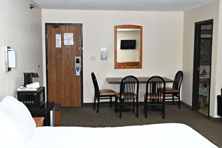 Room 13 of 25