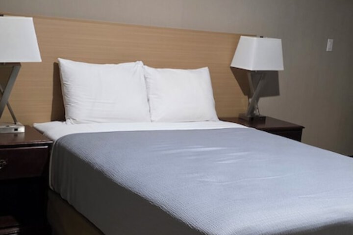 Parkway Motel & European Lodges