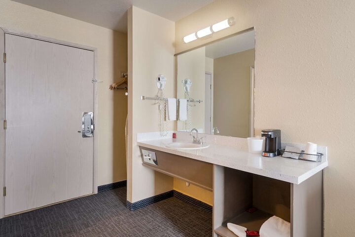 Room 14 of 27