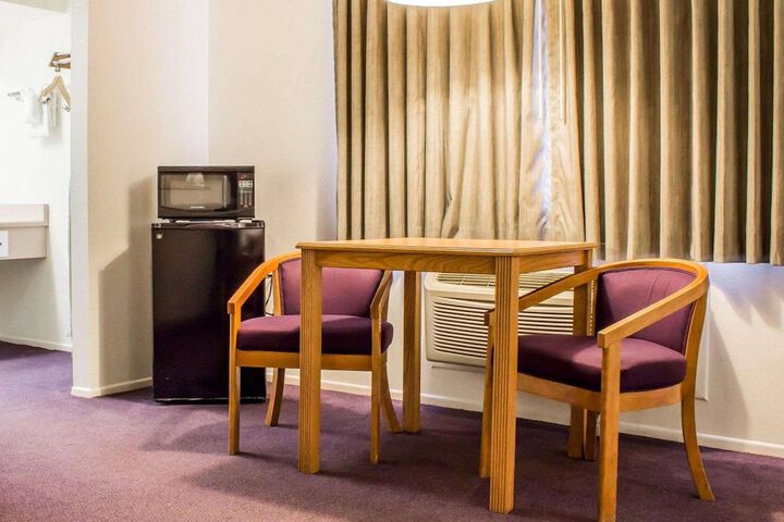Room 23 of 28