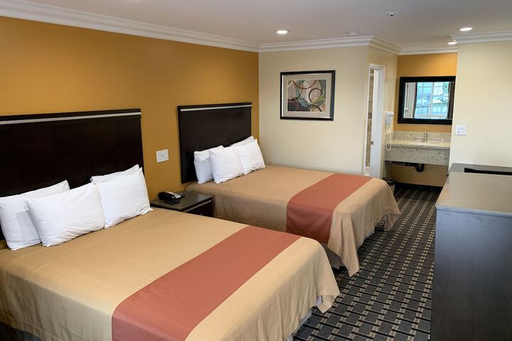 Ontario Inn & Suites
