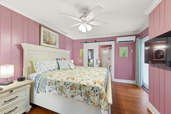 Room 33 of 108