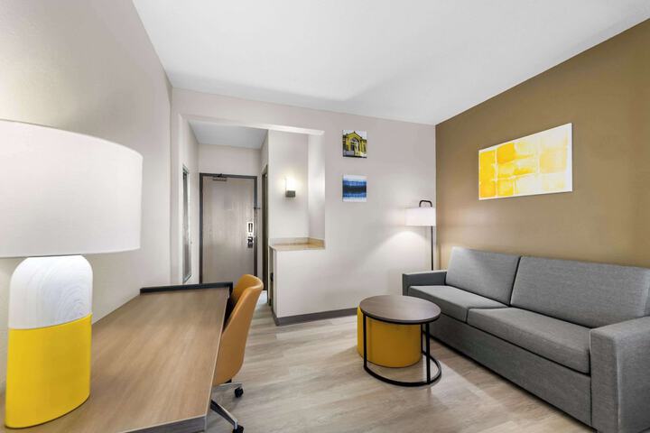 Room 21 of 28