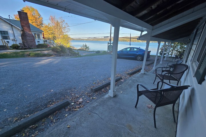 Lake View Motel