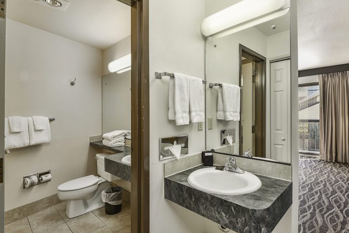 Sandpoint Hotel & Suites Downtown