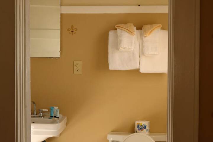 Room 119 of 143